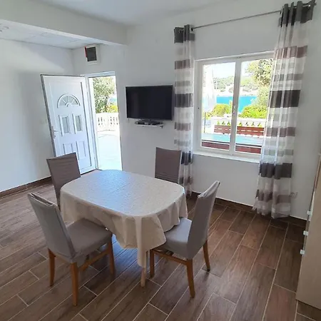 Apartman 66 *