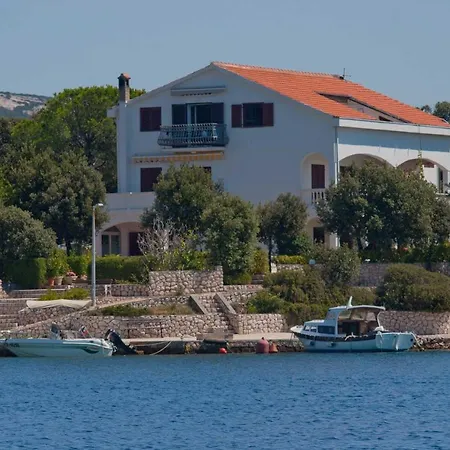 Apartman 66 *