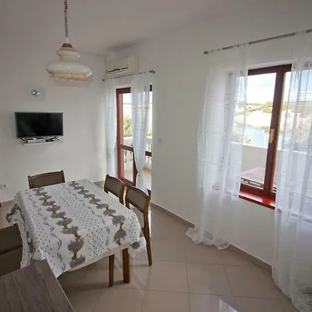 Apartman 66 *