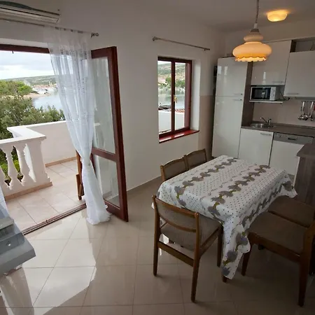 Apartman 66 *