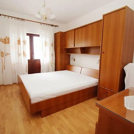 Apartman 66 *